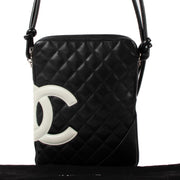 Shop safe online at Labellov in Antwerp, Brussels and Knokke this 100% authentic second hand Chanel Black Ligne Cambon Crossbody Bag. veilig online tweedehands authentieke Chanel Black Ligne Cambon Crossbody handtas kopen bij Labellov.