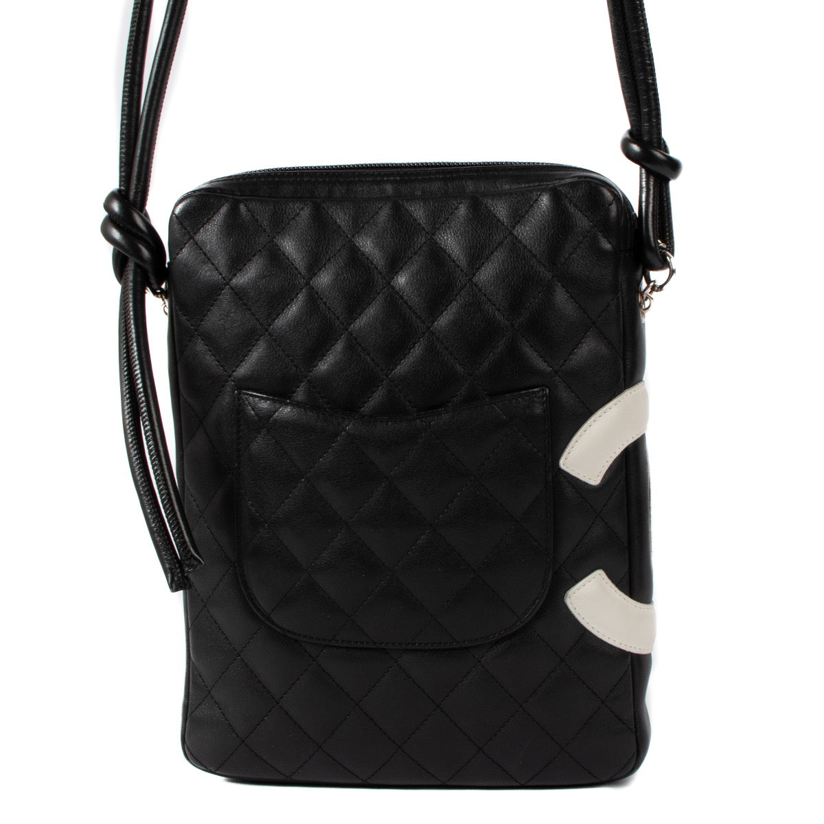 Shop safe online at Labellov in Antwerp, Brussels and Knokke this 100% authentic second hand Chanel Black Ligne Cambon Crossbody Bag. veilig online tweedehands authentieke Chanel Black Ligne Cambon Crossbody handtas kopen bij Labellov.