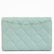 Shop safe online at Labellov in Antwerp, Brussels and Knokke this 100% authentic second hand Chanel Blue Caviar Classic Wallet