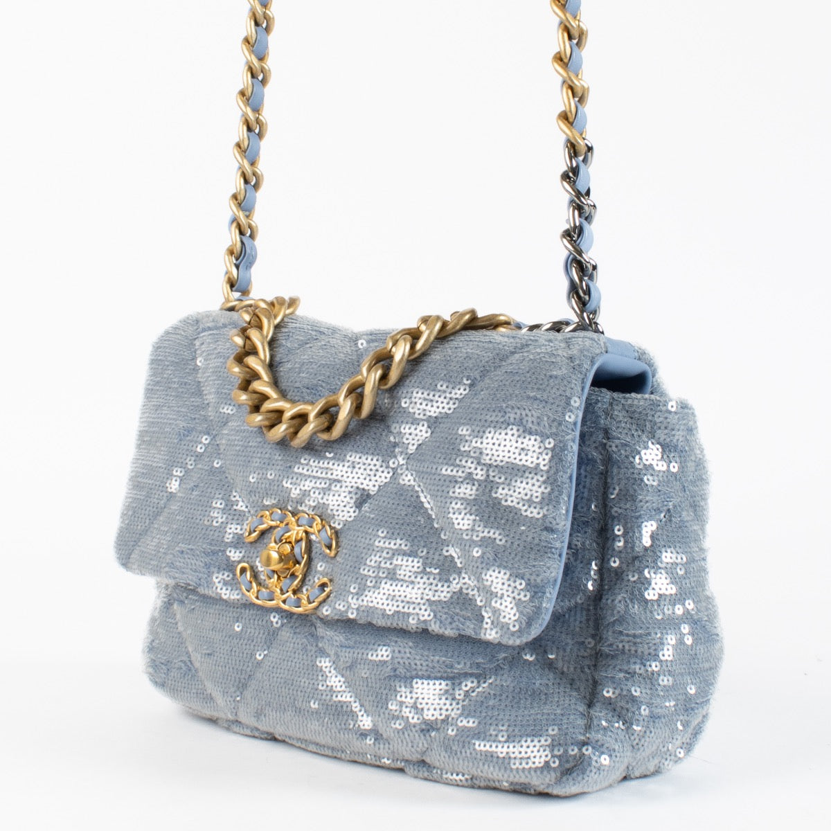 Shop safe online at Labellov in Antwerp, Brussels and KNokke this 100% authentic second hand Chanel Blue Sequin Medium 19 Bag