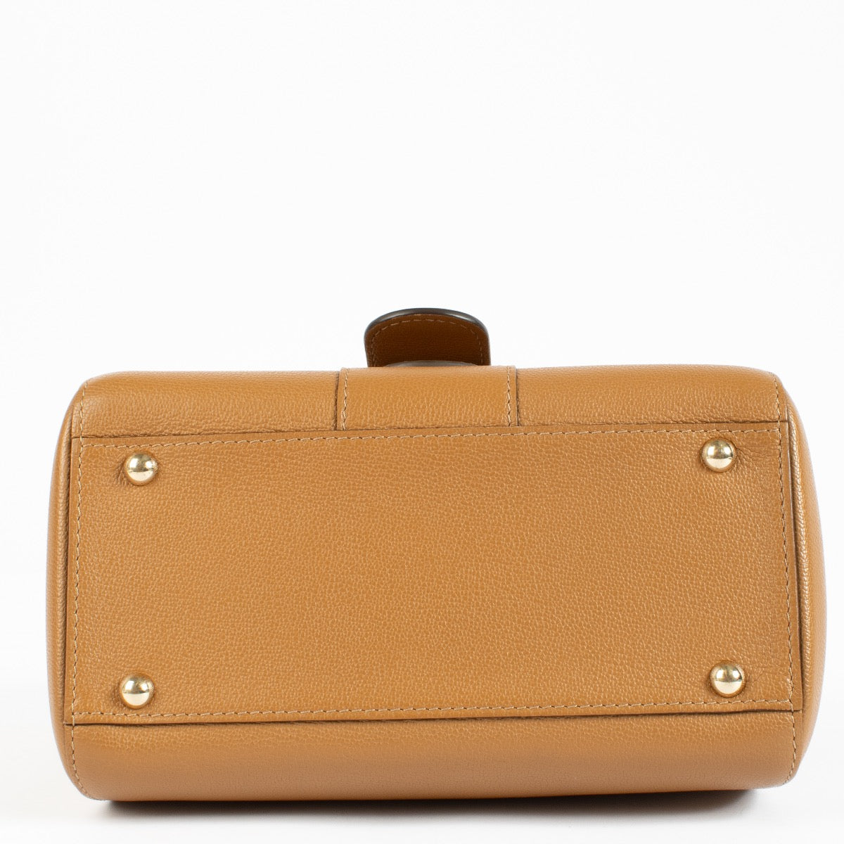Shop safe online at Labellov in Antwerp, Brussels and Knokke this 100% authentic second hand Delvaux Végétal Rodéo Mini Brillant + Strap