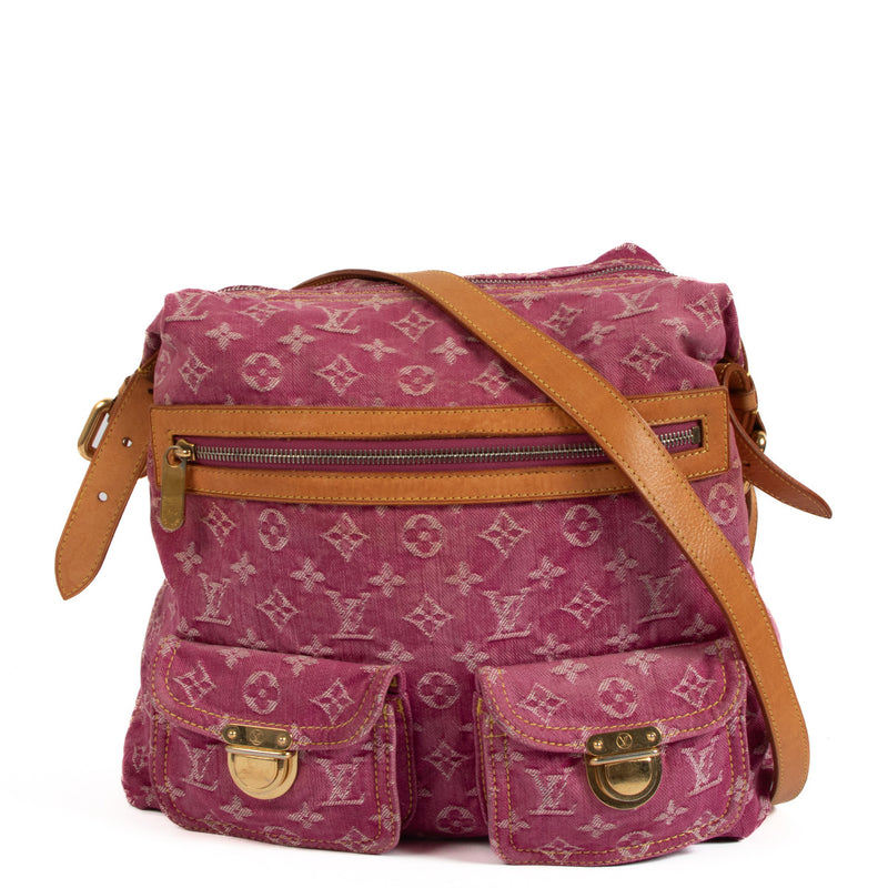 Koop en verkoop uw tweedehands luxe Louis Vuitton Pink Denim Baggy GM Bag aan de beste prijs. Wij kopen en verkopen aan de beste prijs bij Labellov tweedehands.