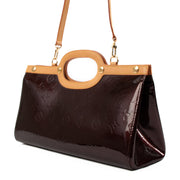 Louis Vuitton Patent Burgundy Roxbury Bag aan de beste prijs bij Labellov tweedehands luxe in Antwerpen en Knokke. Koop en verkoop aan de beste prijs.