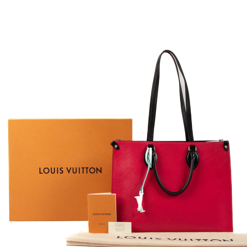 Louis Vuitton Cherry Red Black & White Onthego MM aan de beste prijs bij Labellov tweedehands luxe in Antwerpen en Knokke.