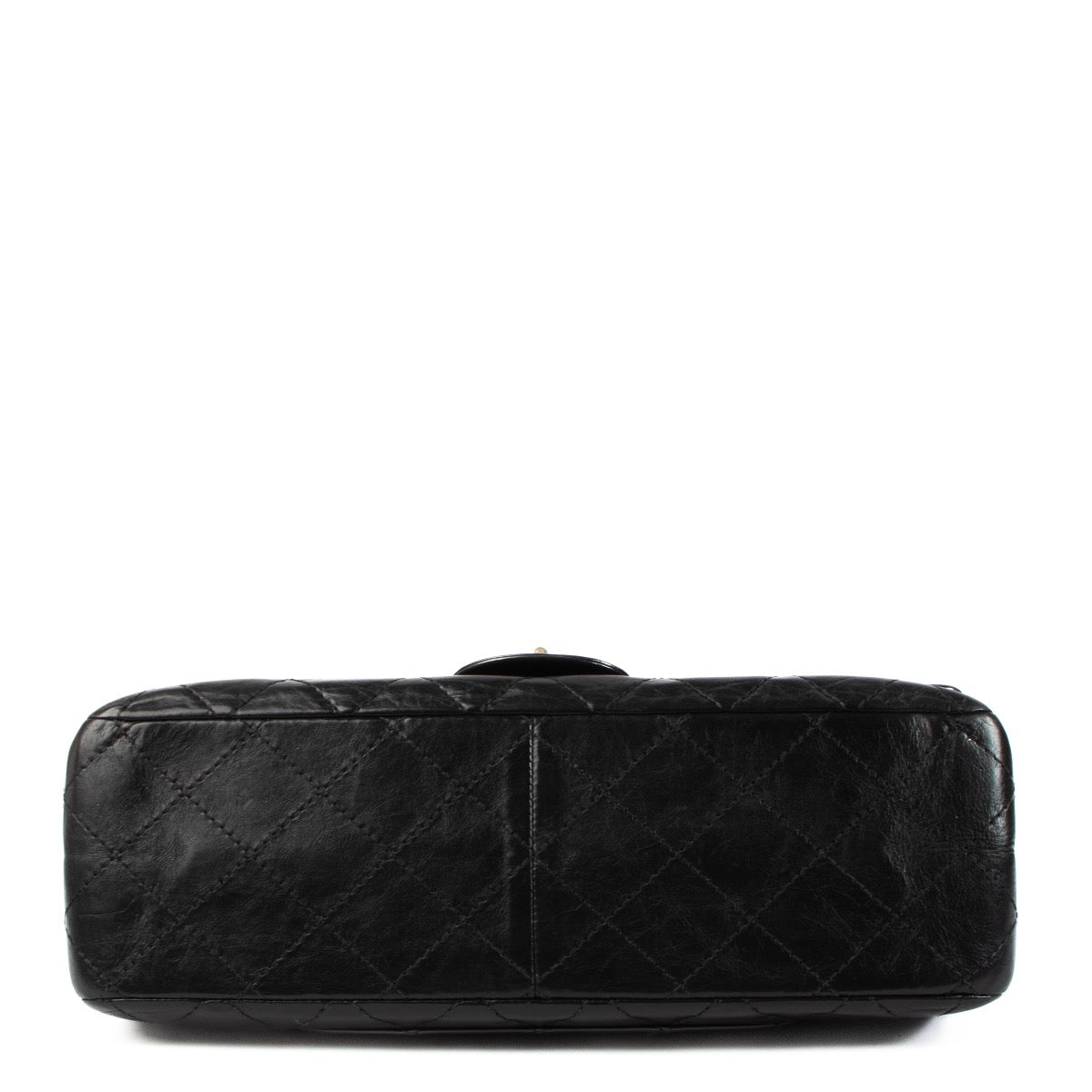 Shop safe online at Labellov in Antwerp, Brussels and Knokke this 100% authentic second hand Chanel Black Aged Calfskin Maxi 2.55 Bag. Veilig online tweedehands authentieke Chanel Black Aged Calfskin Maxi 2.55 handtas kopen bij Labellov.
