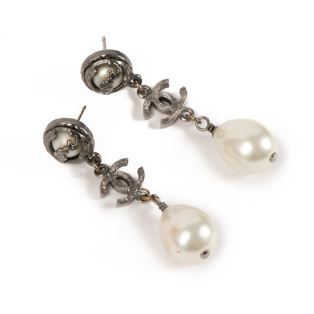 Chanel 10A White Pearl Earrings