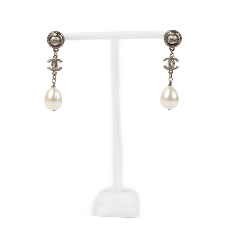 Chanel 10A White Pearl Earrings