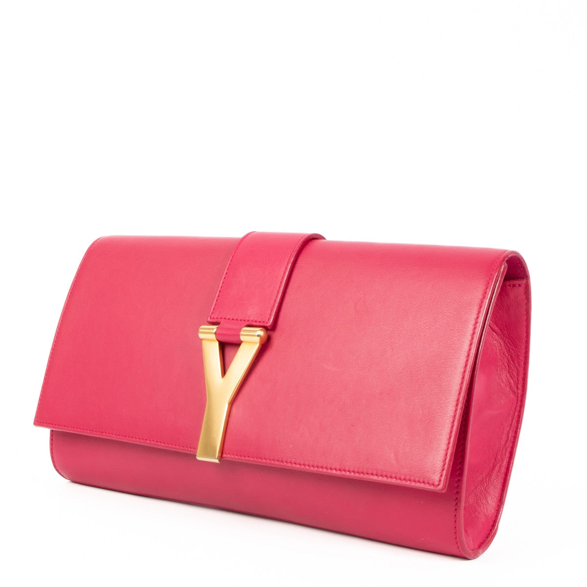 Shop safe online at Labellov in Antwerp, Brussels and Knokke this 100% authentic second hand Saint Laurent Fuchsia Y Clutch. Veilig online tweedehands authentieke Saint Laurent Fuchsia Y Clutch kopen bij Labellov in Antwerpen.
