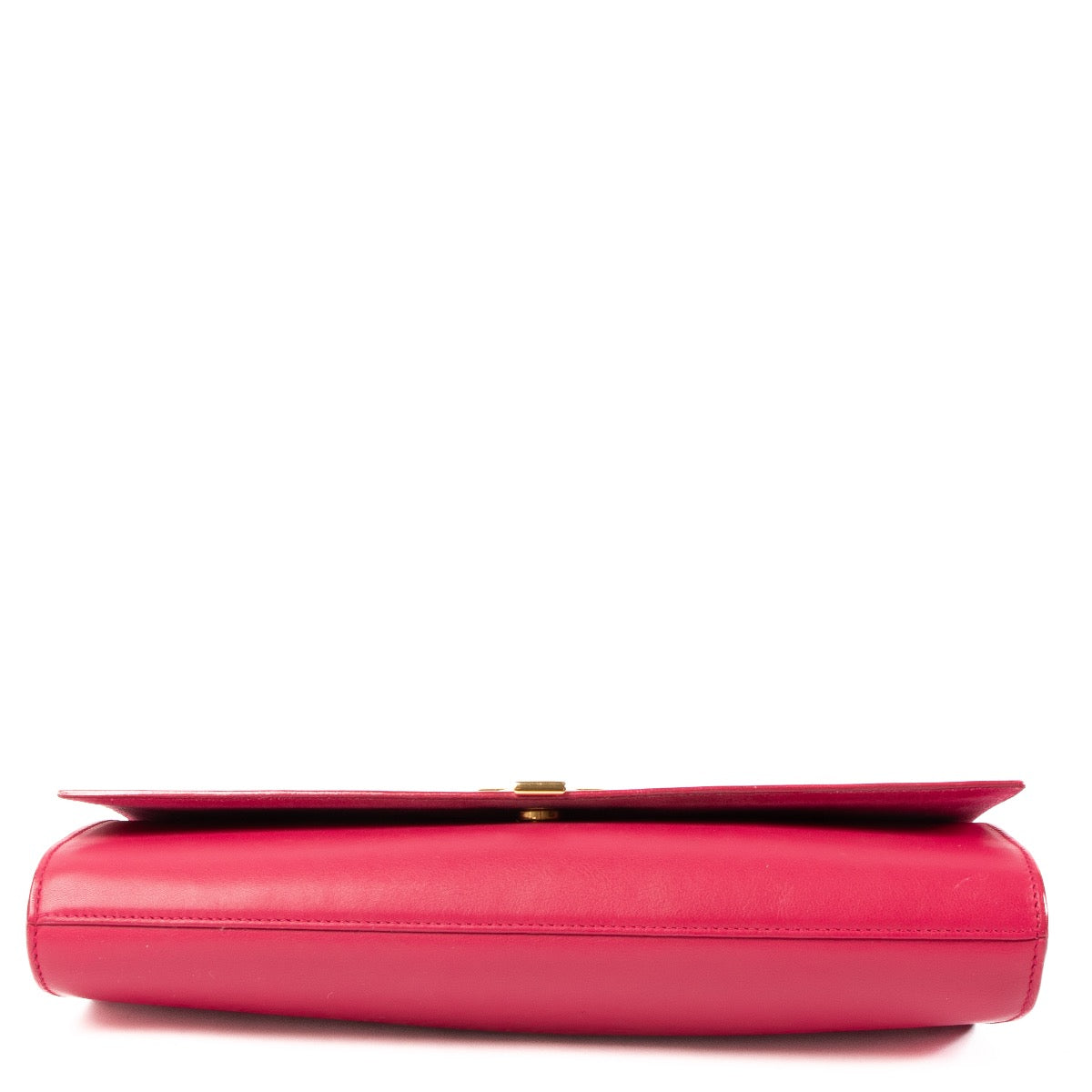 Shop safe online at Labellov in Antwerp, Brussels and Knokke this 100% authentic second hand Saint Laurent Fuchsia Y Clutch. Veilig online tweedehands authentieke Saint Laurent Fuchsia Y Clutch kopen bij Labellov in Antwerpen.