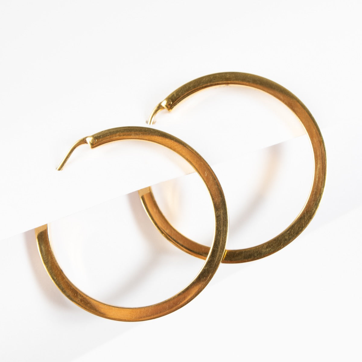 Shop safe online at Labellov in Antwerp, Brussels and Knokke these 100% authentic second hand Céline Gold Hoop Earrings