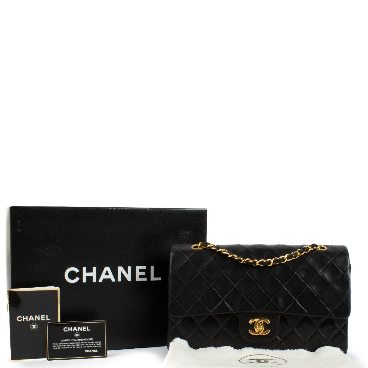 Sac à rabat classique moyen Chanel vintage en agneau noir