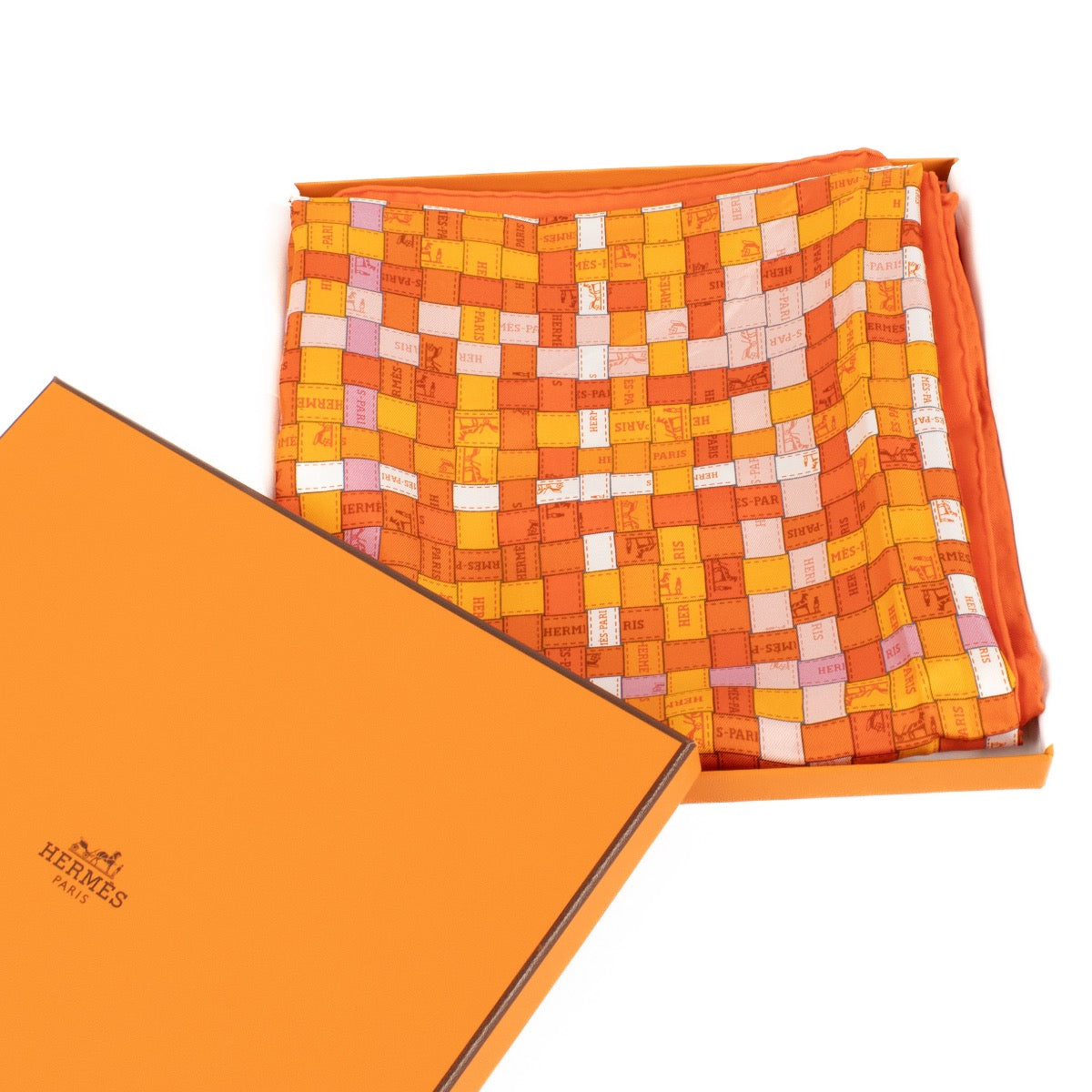 Authentic second hand Hermès Bolduc au Carré Silk Scarf on Labellov.com