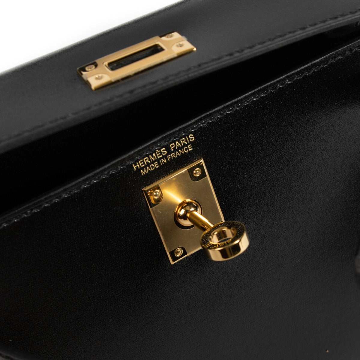 Authentic second hand luxury Hermès Kelly Mini Black Box on www.labellov.com