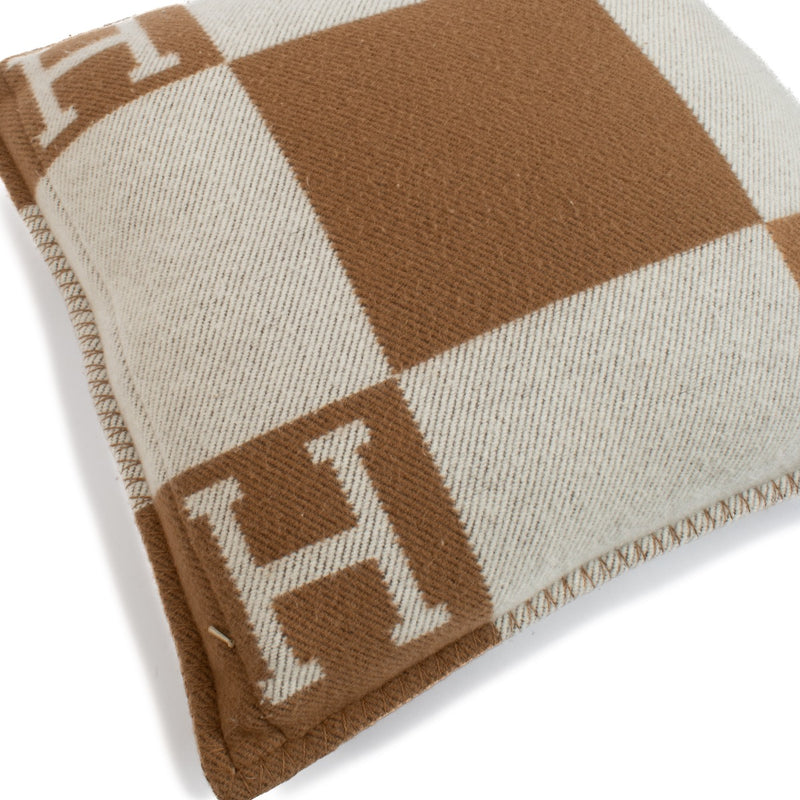 Authentic second hand Hermès Avalon Pillow Small Model Ecru/Camel on Labellov.com