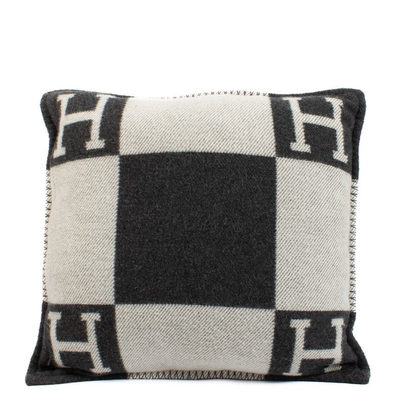 Authentic Second hand Hermès Avalon Pillow Small Model Ecru/gris on Labellov.com