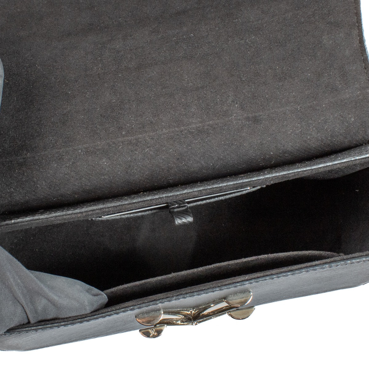 Shop 100% authentic second hand Louis Vuitton black Epi twist Shoulder Bag on Labellov.com