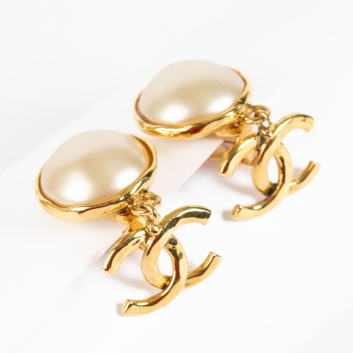 shop 100% authentic second hand Chanel 94P Gold CC Fantasy Pearl Earrings on Labellov.com