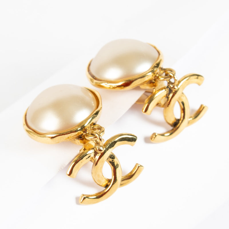 shop 100% authentic second hand Chanel 94P Gold CC Fantasy Pearl Earrings on Labellov.com