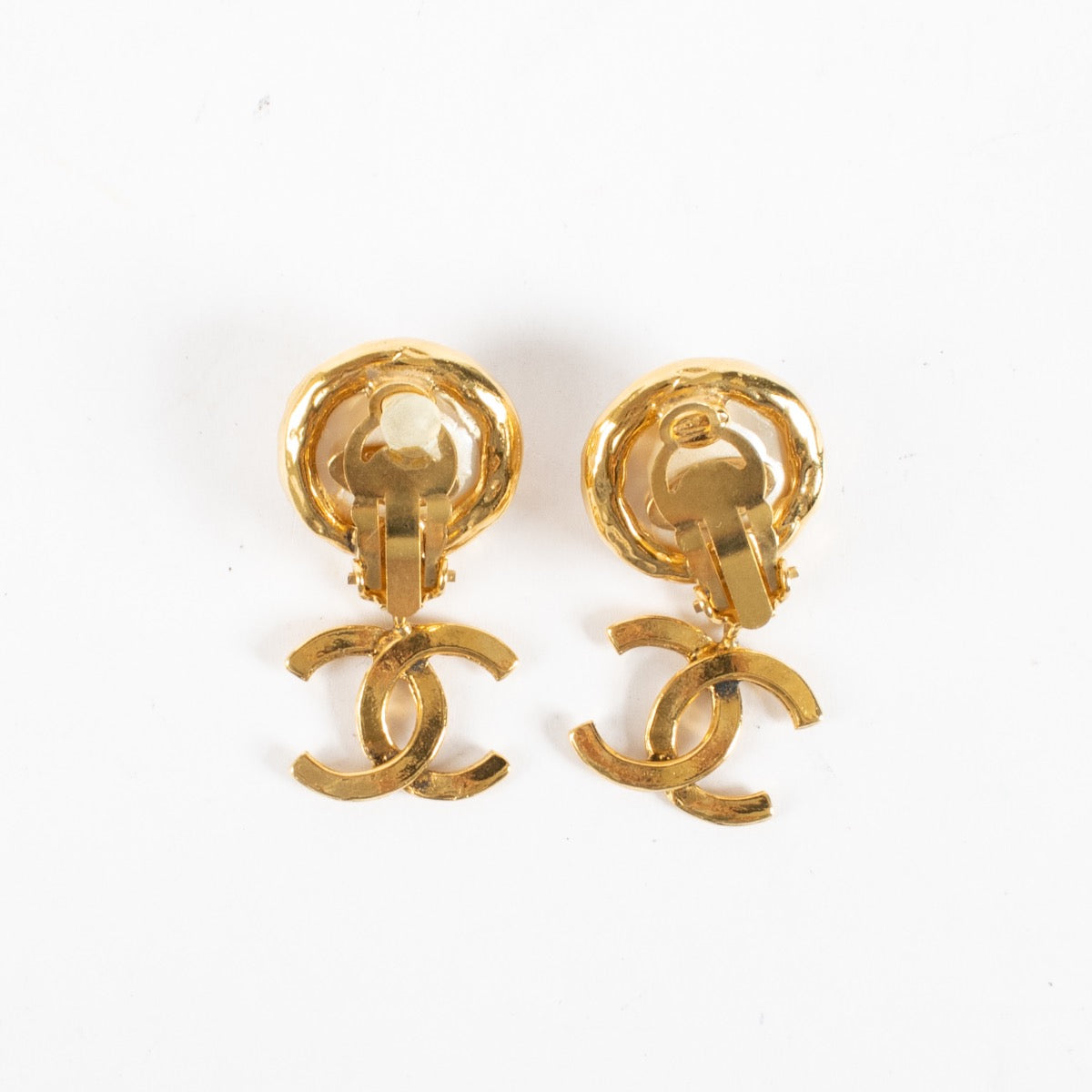 shop 100% authentic second hand Chanel 94P Gold CC Fantasy Pearl Earrings on Labellov.com