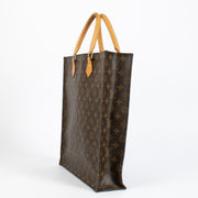 Shop the pre-loved Louis Vuitton Monogram Sac Plat—an iconic structured tote crafted in classic Monogram canvas. Available now at Labellov, your trusted source for luxury designer bags in Antwerpen and Knokke.