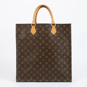 Shop the pre-loved Louis Vuitton Monogram Sac Plat—an iconic structured tote crafted in classic Monogram canvas. Available now at Labellov, your trusted source for luxury designer bags in Antwerpen and Knokke.