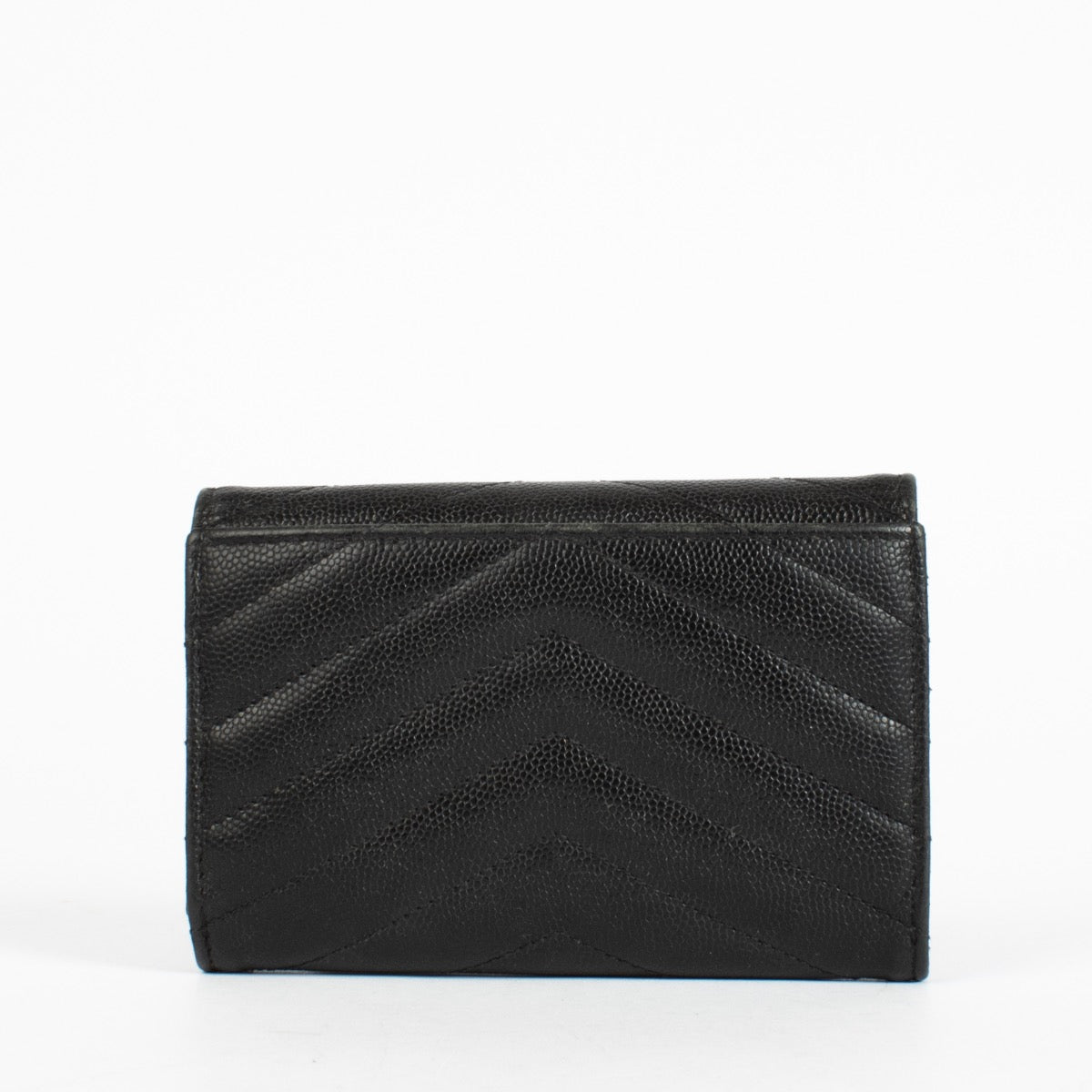 Shop the pre-loved Saint Laurent Black Cassandre Wallet in grained leather with gold YSL logo. A sleek designer essential, now available at Labellov in Antwerpen and Knokke.