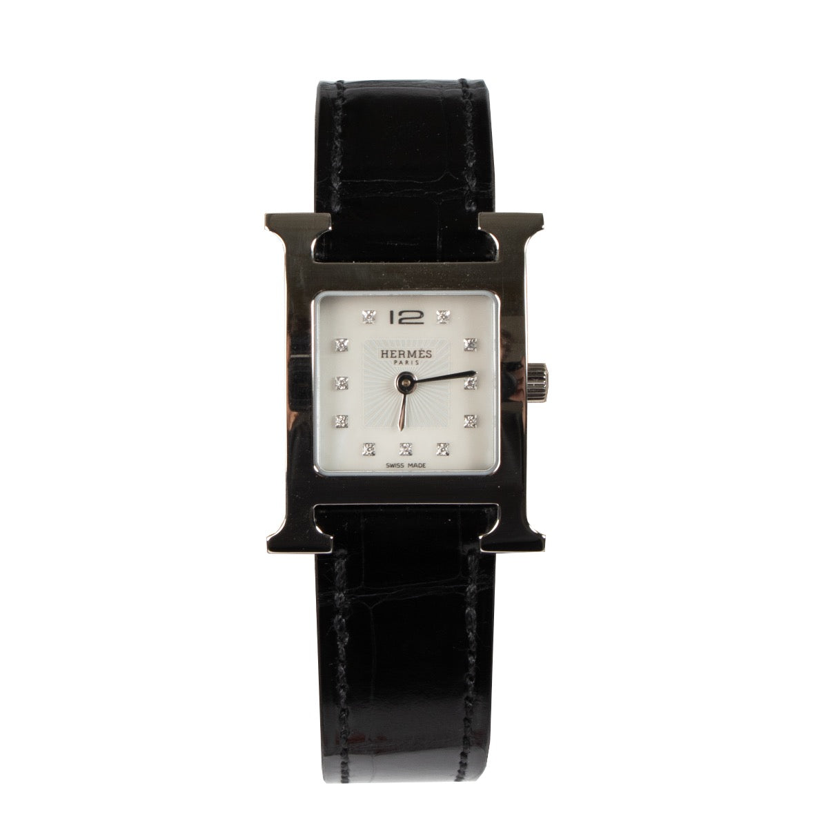 Shop safe online at Labellov in Antwerp, Brussels and Knokke this 100% authentic second hand Hermès Black Diamond Small Heure H Watch. Veilig online tweedehands authentieke Hermès Black Diamond Small Heure H horloge kopen bij Labellov.