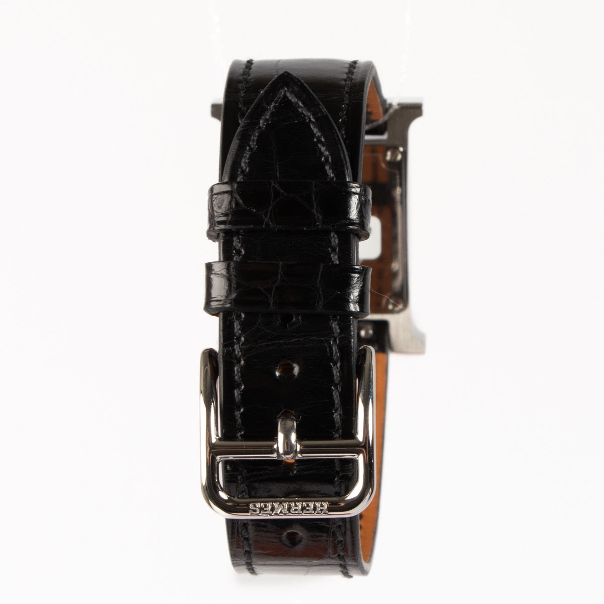 Shop safe online at Labellov in Antwerp, Brussels and Knokke this 100% authentic second hand Hermès Black Diamond Small Heure H Watch. Veilig online tweedehands authentieke Hermès Black Diamond Small Heure H horloge kopen bij Labellov.