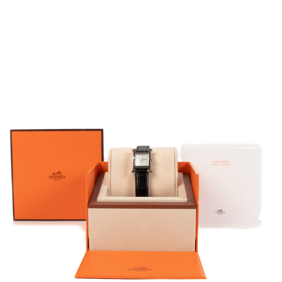 Shop safe online at Labellov in Antwerp, Brussels and Knokke this 100% authentic second hand Hermès Black Diamond Small Heure H Watch. Veilig online tweedehands authentieke Hermès Black Diamond Small Heure H horloge kopen bij Labellov.