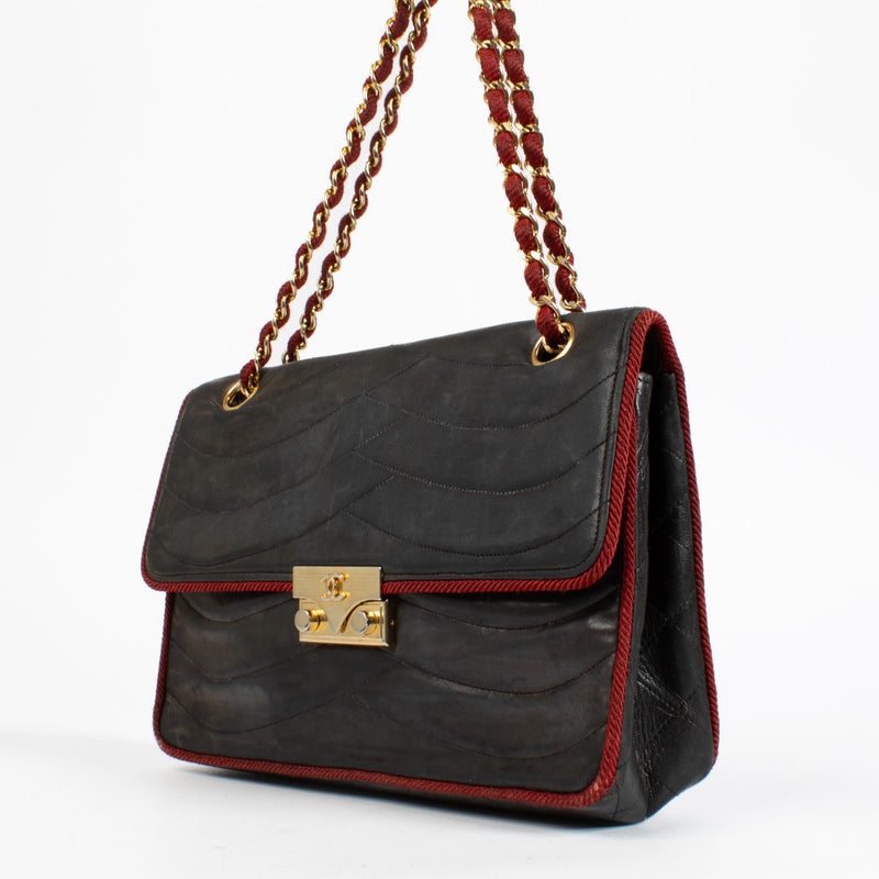 authentic preloved Chanel Vintage Scallop Quilted Medium Pagoda Flap Bag on Labellov.com