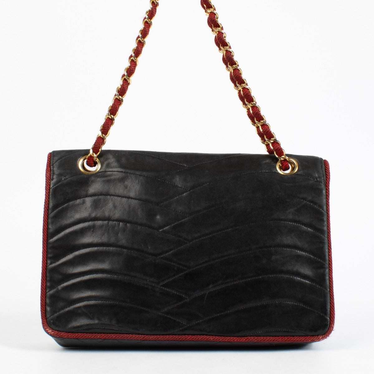 authentic preloved Chanel Vintage Scallop Quilted Medium Pagoda Flap Bag on Labellov.com