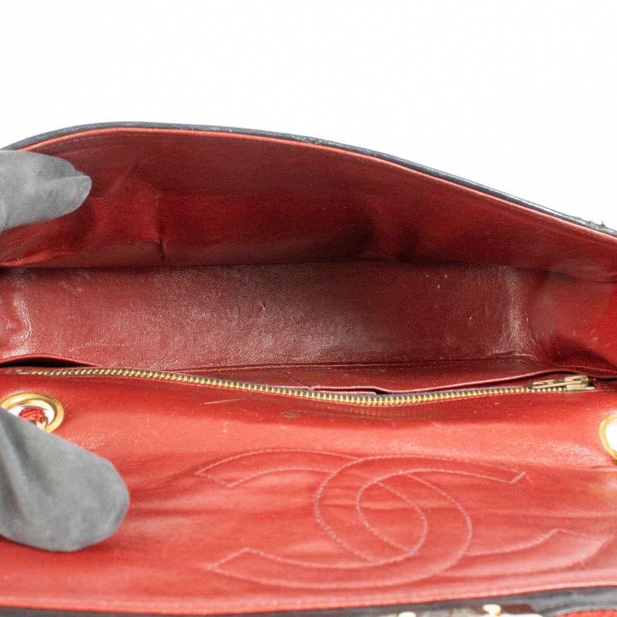 authentic preloved Chanel Vintage Scallop Quilted Medium Pagoda Flap Bag on Labellov.com