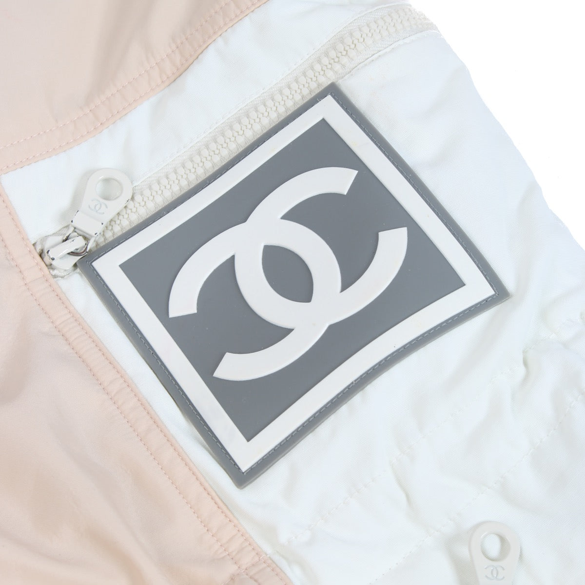 shop 100% authentic second hand Chanel 01A Multicolor Ski Jacket - Size 40 on Labellov.com