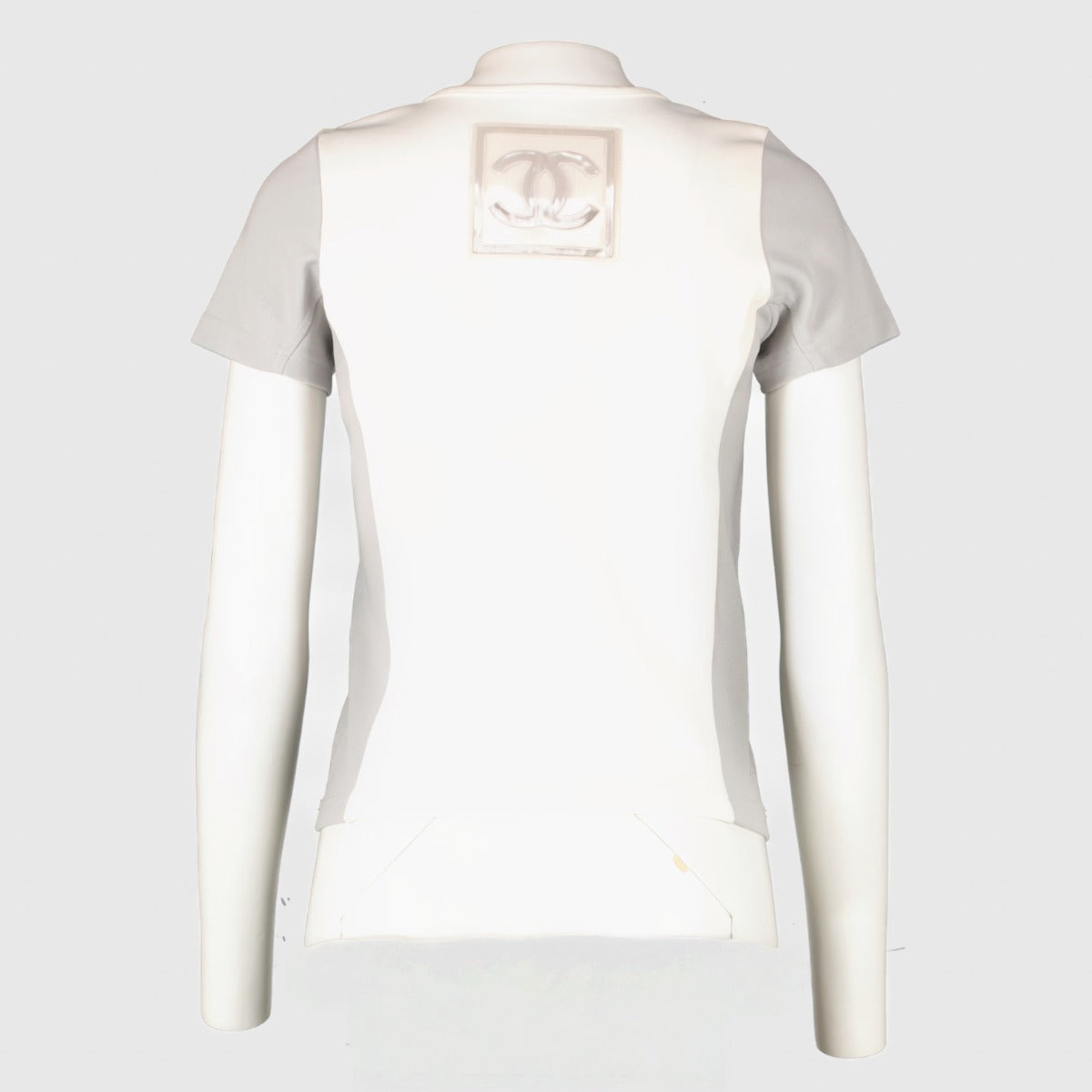 Authentic preloved Chanel White/Grey T-Shirt - Size FR40 on Labellov.com