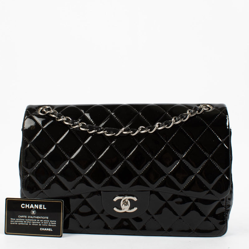 Shop safe online at Labellov in Antwerp, Brussels and Knokke this 100% authentic second hand Chanel Black Patent Large Classic Flap Bag. Veilig online tweedehands authentieke Chanel Black Patent Large Classic Flap Bag handtas kopen bij Labellov.