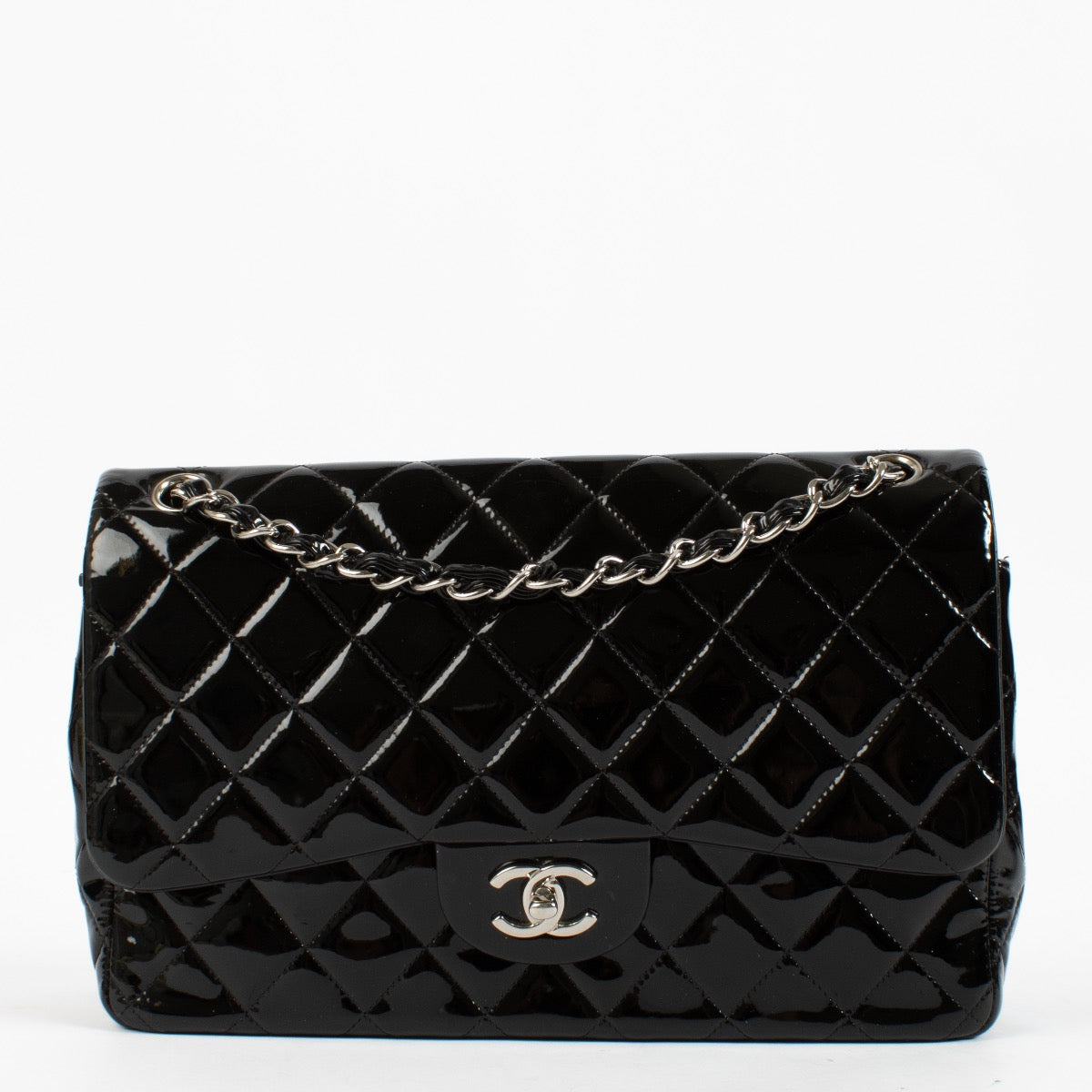 Shop safe online at Labellov in Antwerp, Brussels and Knokke this 100% authentic second hand Chanel Black Patent Large Classic Flap Bag. Veilig online tweedehands authentieke Chanel Black Patent Large Classic Flap Bag handtas kopen bij Labellov.