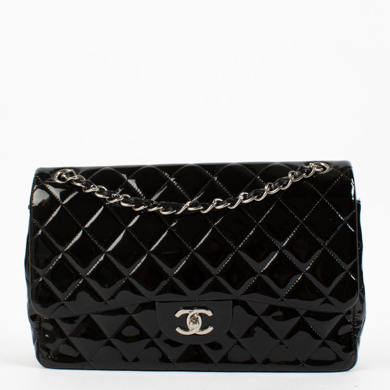 Shop safe online at Labellov in Antwerp, Brussels and Knokke this 100% authentic second hand Chanel Black Patent Large Classic Flap Bag. Veilig online tweedehands authentieke Chanel Black Patent Large Classic Flap Bag handtas kopen bij Labellov.