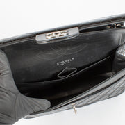 Shop safe online at Labellov in Antwerp, Brussels and Knokke this 100% authentic second hand Chanel Black Patent Large Classic Flap Bag. Veilig online tweedehands authentieke Chanel Black Patent Large Classic Flap Bag handtas kopen bij Labellov.