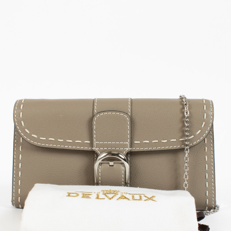 Shop safe online at Labellov in Antwerp, Brussels and Knokke this 100% authentic second hand Delvaux Tourterelle Brillant Chain Wallet Clutch