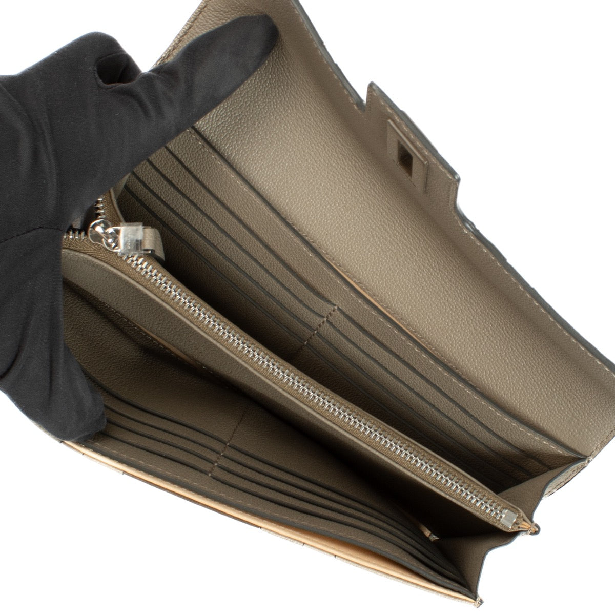 Authentic second hand Delvaux Tourterelle Camaïeux Simplissime Wallet on Labellov.com