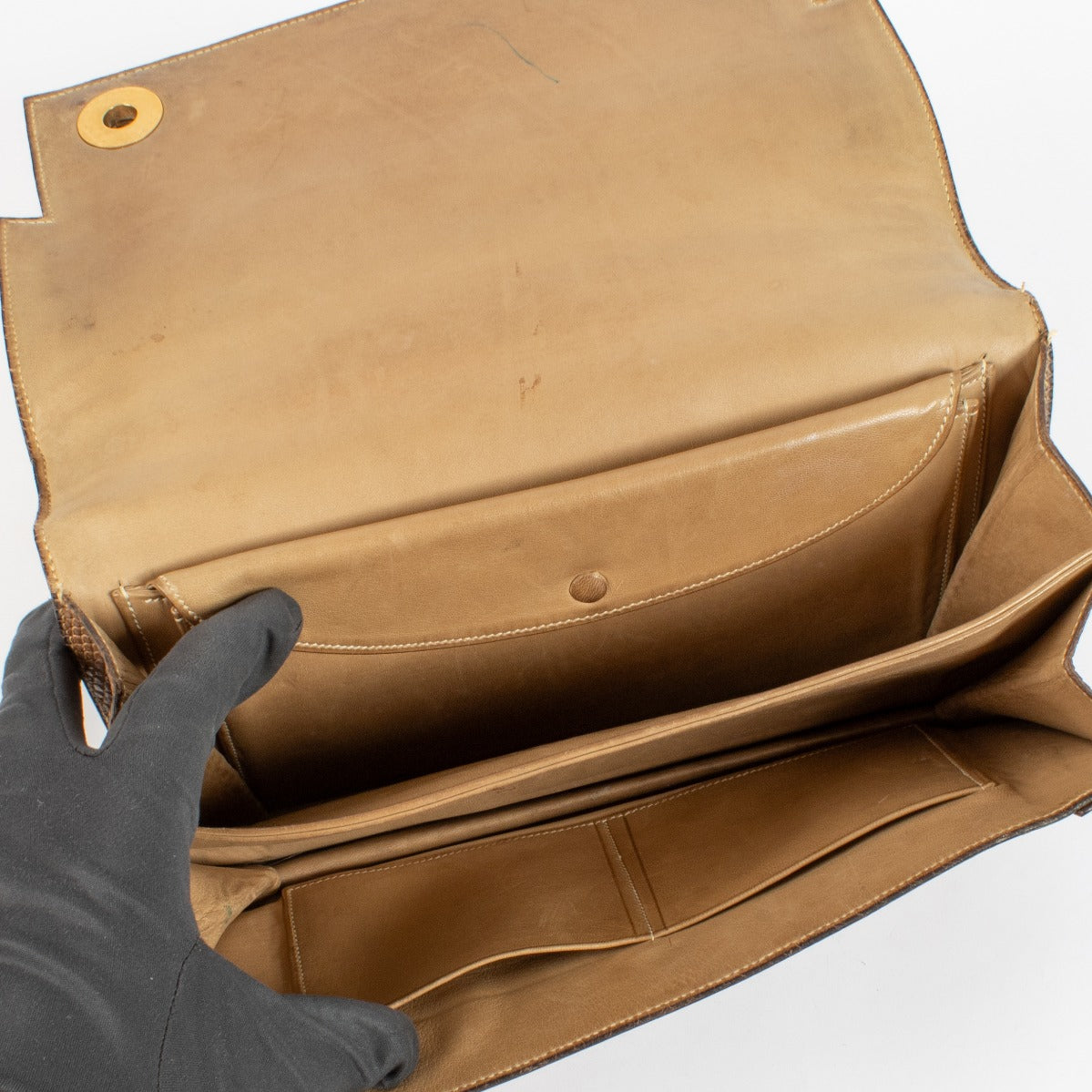 Shop safe online at Labellov in Antwerp, Brussels and knokke this 100% authentic second hand Hermès Brown Lizard Piano GHW. Veilig online tweedehands authentieke Hermès Brown Lizard Piano GHW handtas kopen bij labellov.