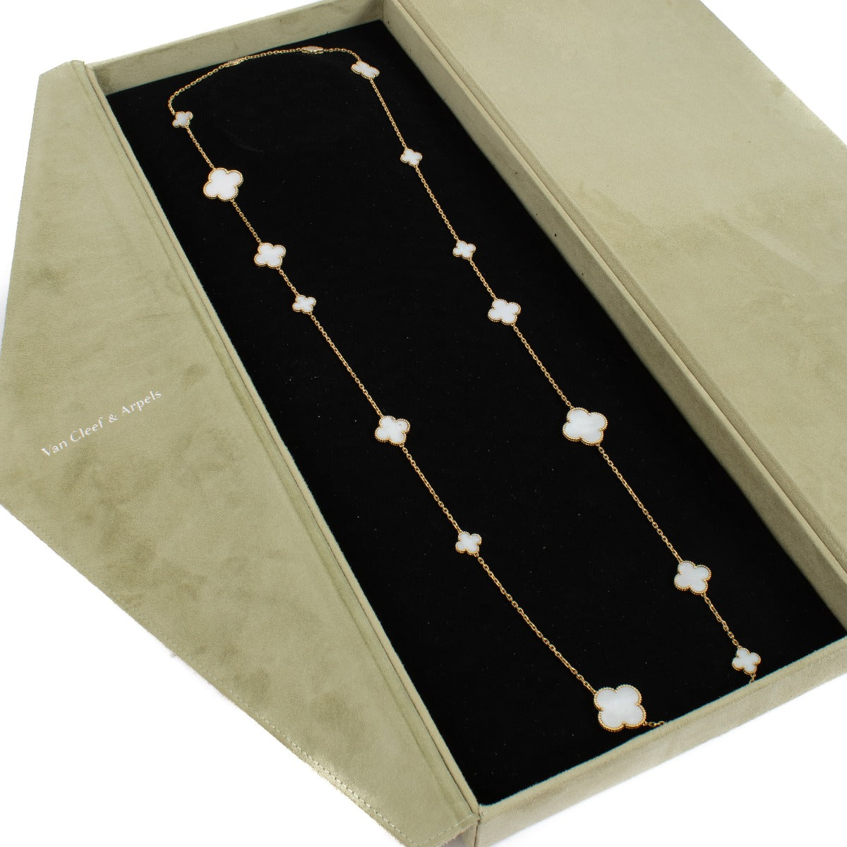 Van Cleef & Arpels Magic Alhambra-lange ketting, 16 motieven, parelmoer