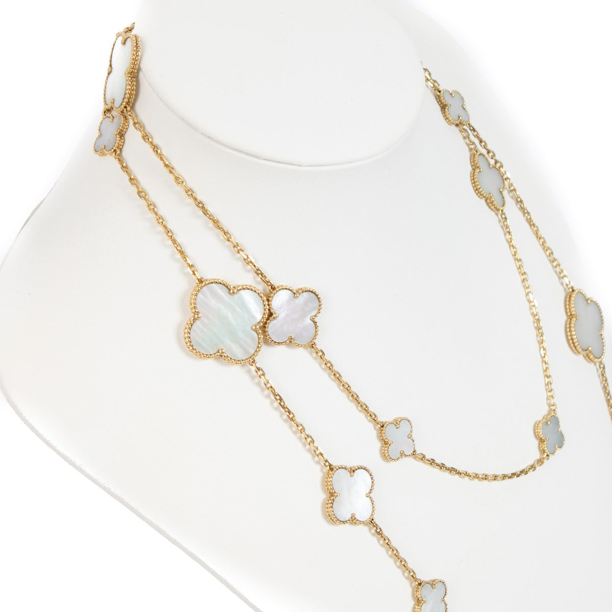 Van Cleef & Arpels Magic Alhambra-lange ketting, 16 motieven, parelmoer