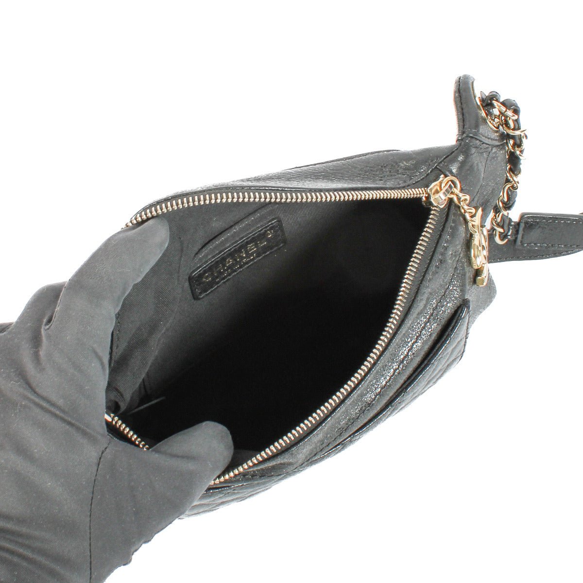 Sac banane Chanel en agneau glacé froissé noir