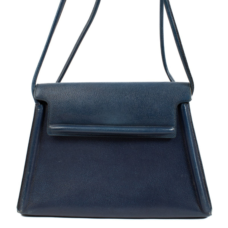 Elegant and versatile bag with a press stud closure, dual handles for shoulder carry, and a well-organized interior with multiple compartments. Shop now at Labellov.