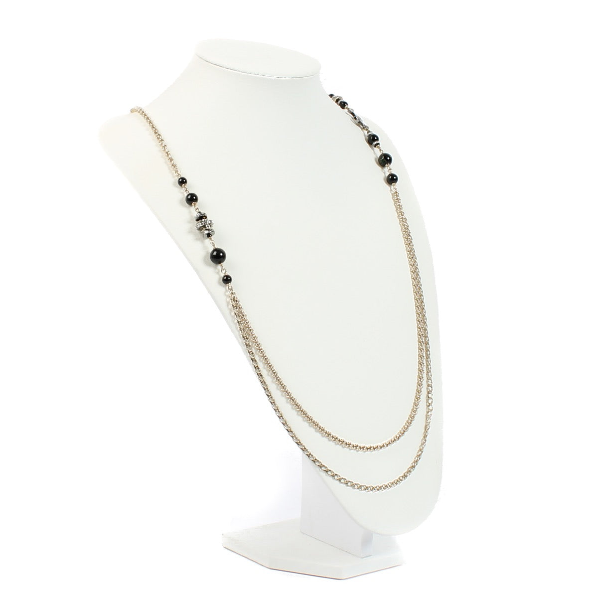 Shop safe online at Labellov in Antwerp, Brussels and Knokke this 100% authentic second hand Chanel Black Pearl 19A Necklace. Veilig online tweedehands authentieke Chanel Black Pearl 19A ketting kopen bij Labellov.