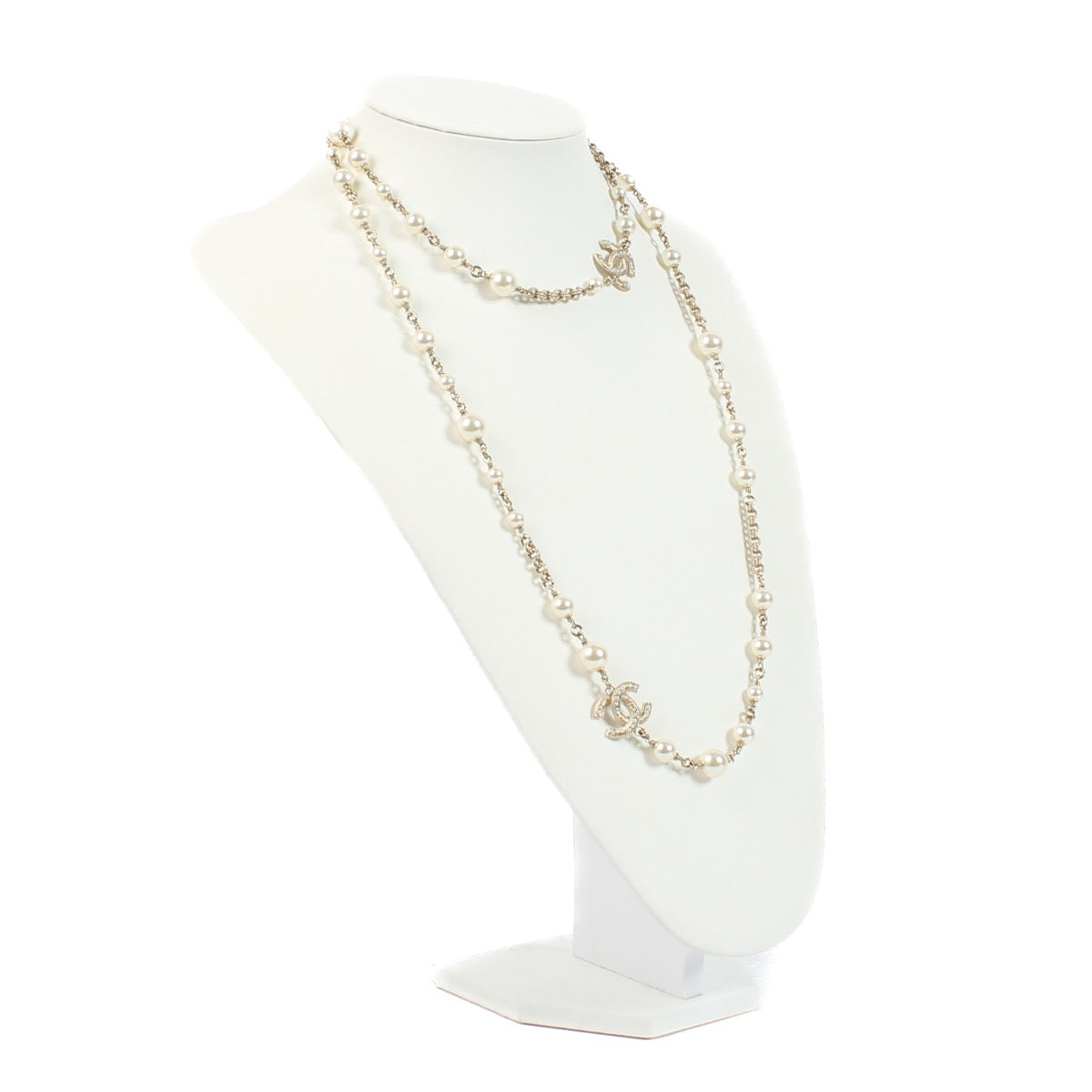 shop 100% authentic second hand chanel white pearl 20S Necklace on Labellov.com