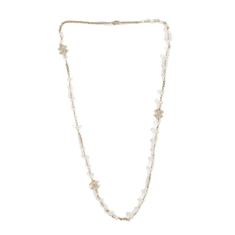shop 100% authentic second hand chanel white pearl 20S Necklace on Labellov.com