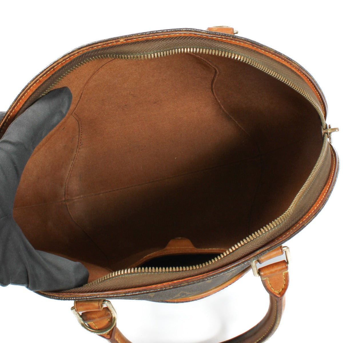 Purchase an authentic preloved vintage Louis Vuitton Monogram Ellipse PM Top Handle securely online at Labellov.com or visit us in Brussels, Knokke, and Antwerp.
