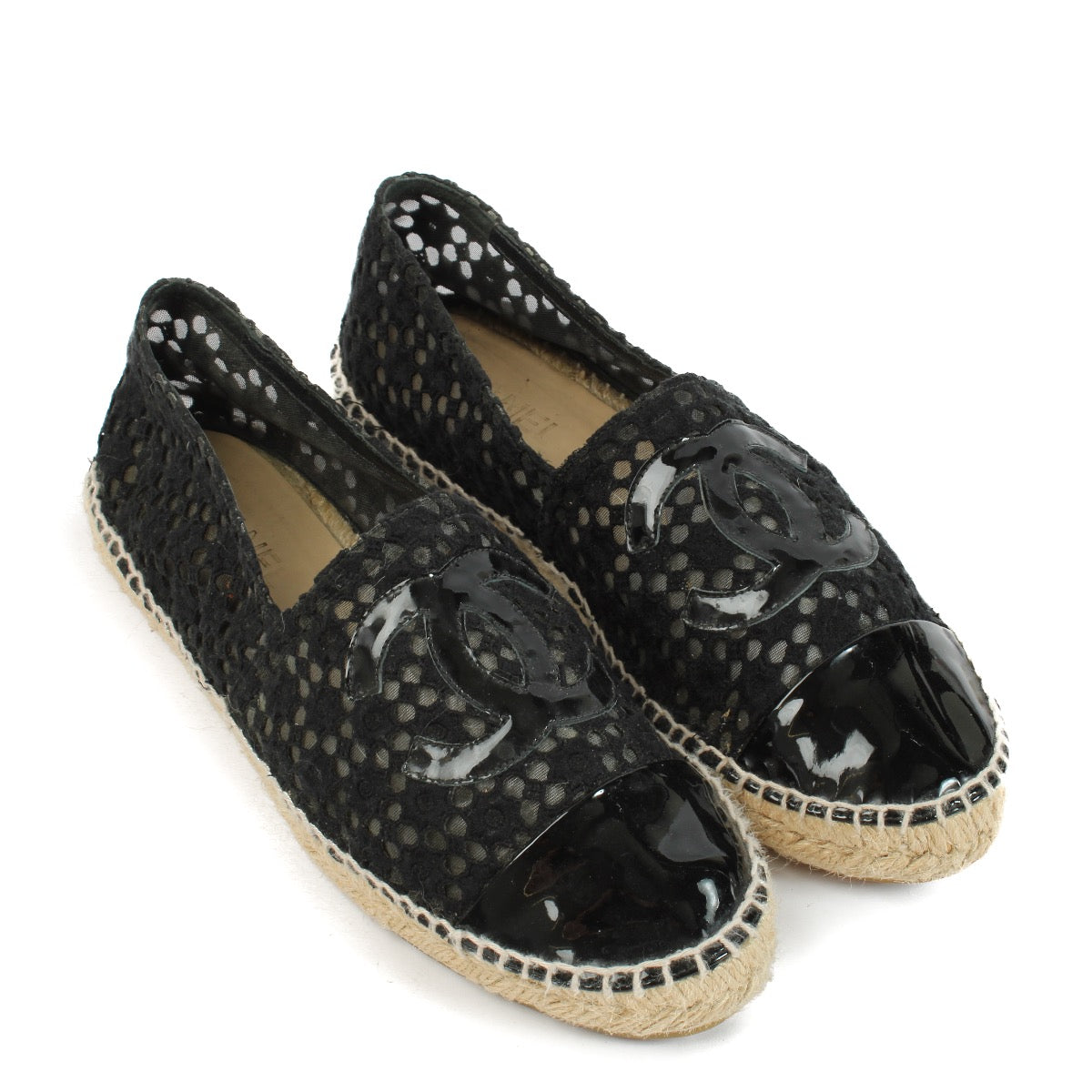 Shop safe online at Labellov in Antwerp, Brussels and Knokke these 100% authentic second hand Chanel Black Lace Espadrilles - size 41. Veilig online tweedehands authentieke Chanel Black Lace Espadrilles - size 41 kopen bij Labelllov.